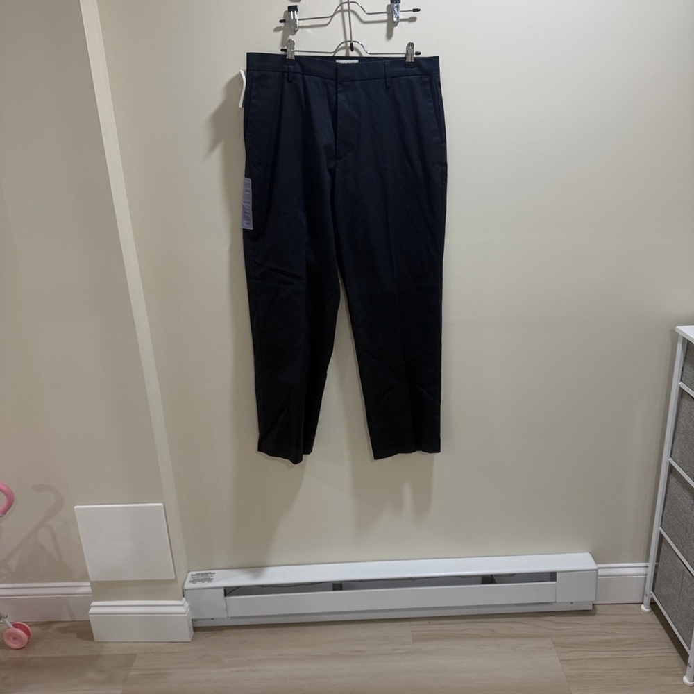 Dockers Men's 34/30 Navy Blue Dress Pants. New with Tags!